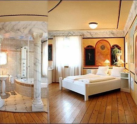 Hotel Knopf Und Knopf Erlebniswelt Warthausen Pokoj fotografie