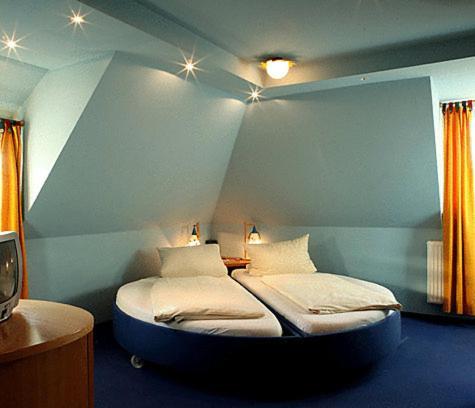 Hotel Knopf Und Knopf Erlebniswelt Warthausen Pokoj fotografie